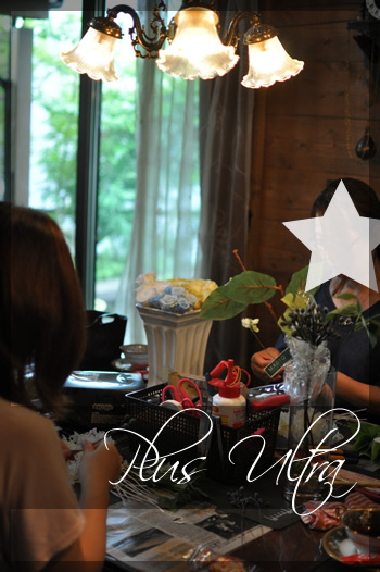 優雅なサロンで、お花のレッスン