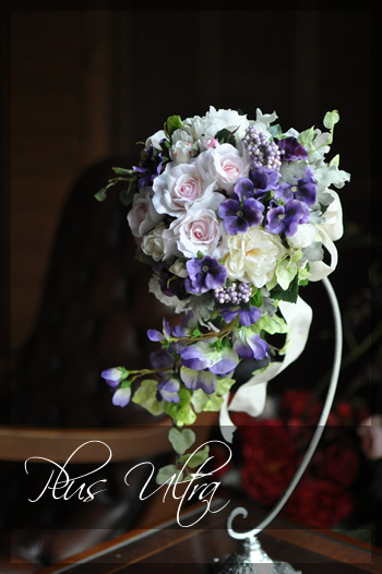 造花　ウェディングブーケ　自然　ナチュラル キャスケードブーケ　白　紫