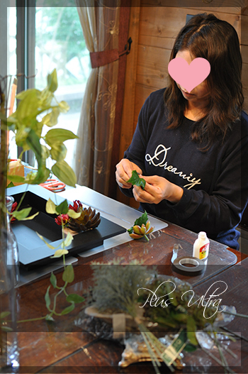 造花 レッスン フラワーアレンジ 豪華 ダーク 多肉 かっこいい