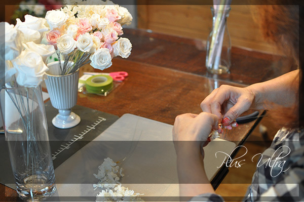 プリザ　プリザーブドフラワー　ウェディングブーケ　可愛い キャスケードブーケ　白　ピンク